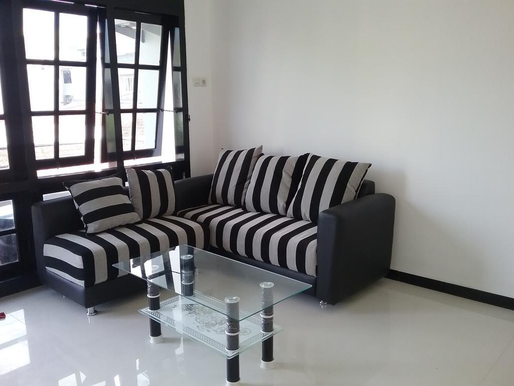 Mess Inn Semarang Zewnętrze zdjęcie