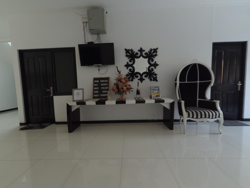 Mess Inn Semarang Zewnętrze zdjęcie