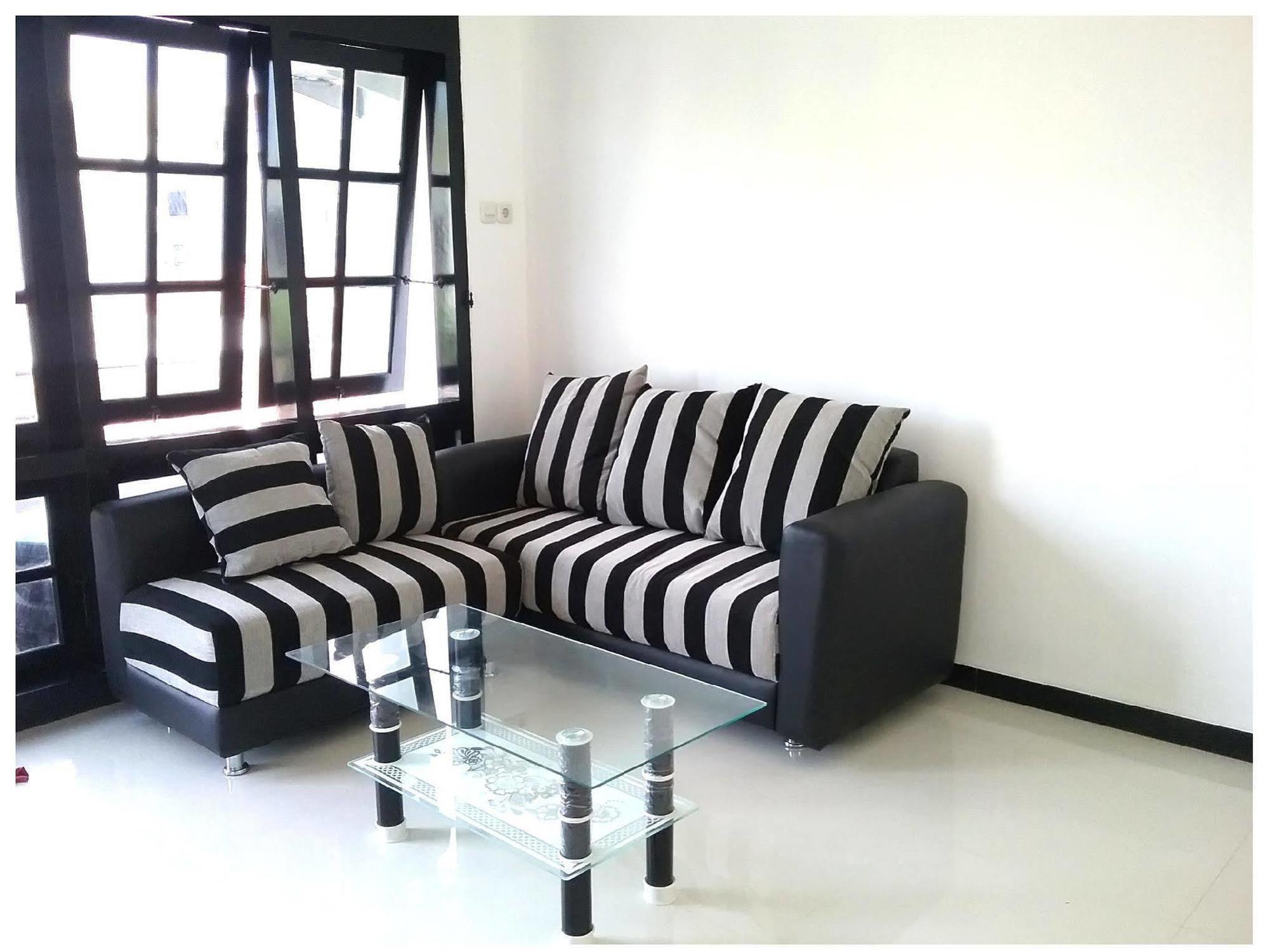 Mess Inn Semarang Zewnętrze zdjęcie
