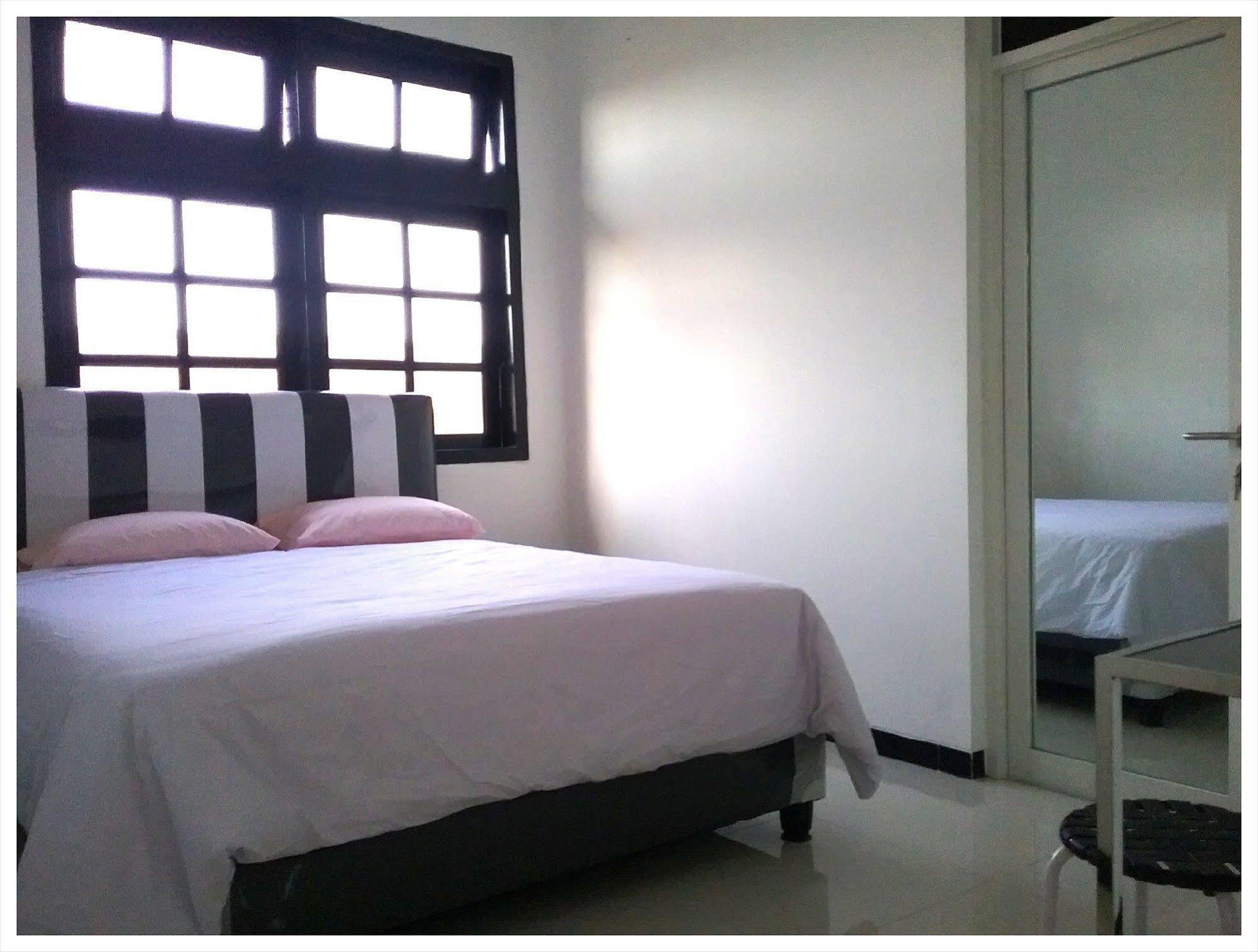 Mess Inn Semarang Zewnętrze zdjęcie
