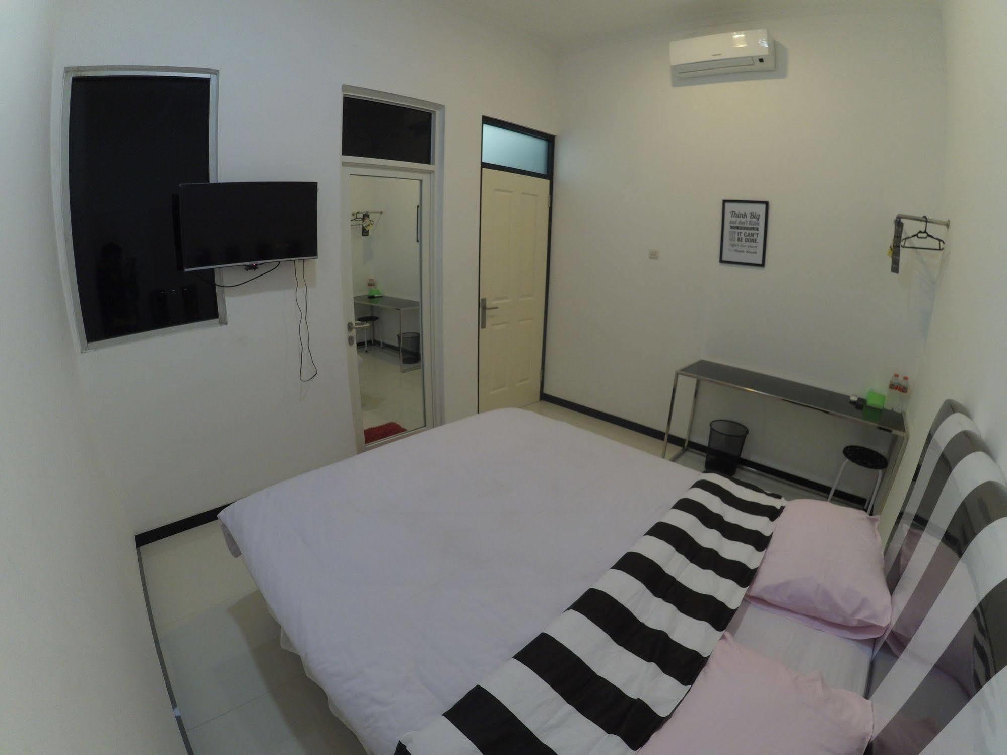Mess Inn Semarang Zewnętrze zdjęcie