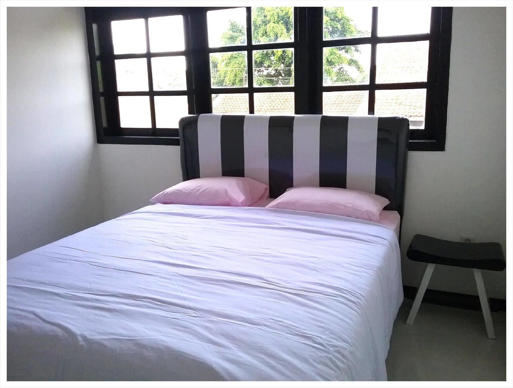 Mess Inn Semarang Zewnętrze zdjęcie